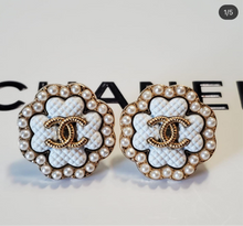 Load image into Gallery viewer, Belle Pearl
